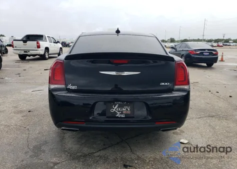 2018 Chrysler 300 S z USA, uszkodzony, nr VIN 2C3CCABG7JH222864